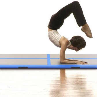 Gymnastiekmat met pomp opblaasbaar 500x100x10 cm PVC blauw