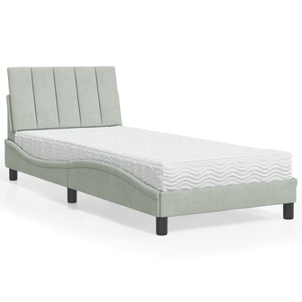Bed met matras fluweel lichtgrijs 80x200 cm 1