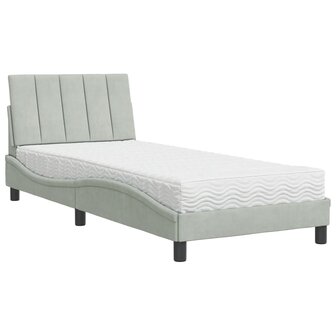 Bed met matras fluweel lichtgrijs 80x200 cm 2