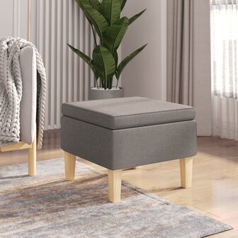 Kruk met houten poten stof taupe 1